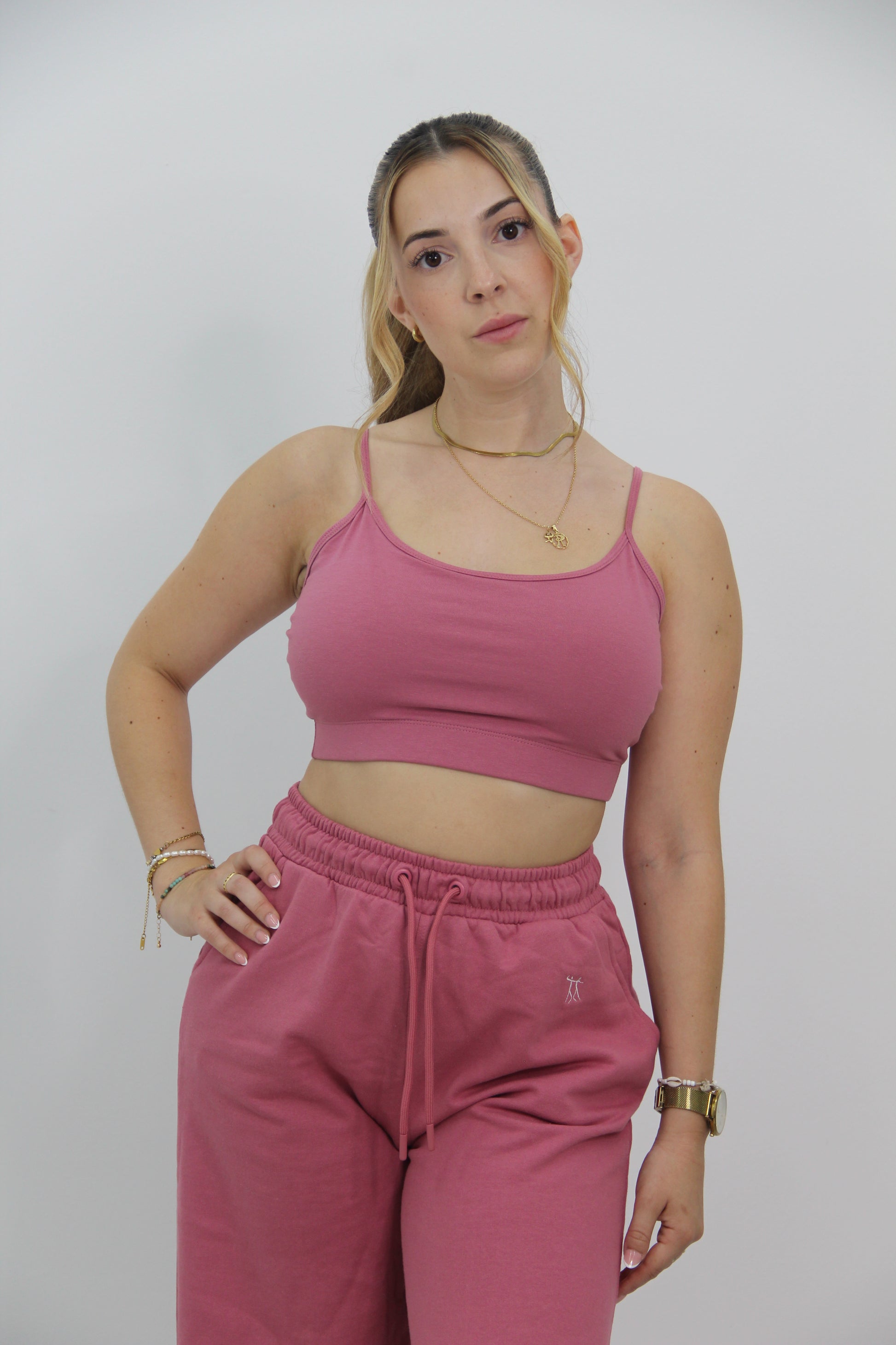 Parte superior del conjunto urbano rosa de Rittmo, elegante y ajuste perfecto para baile urbano.