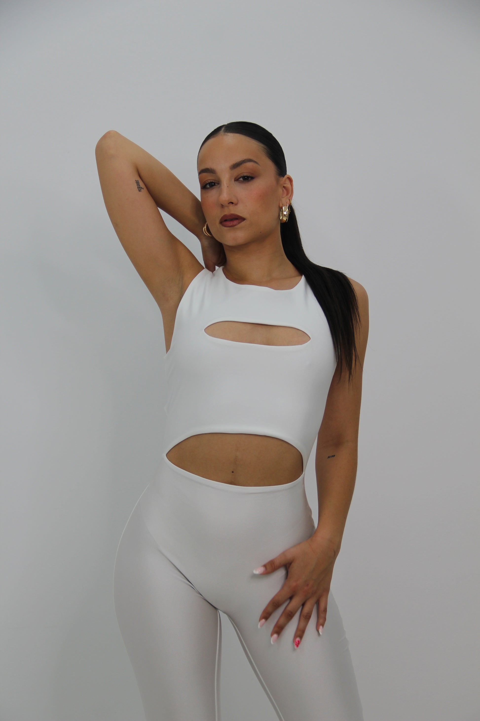 Parte superior del mono cruzado blanco de Rittmo, escote elegante y ajuste perfecto para baile bachata